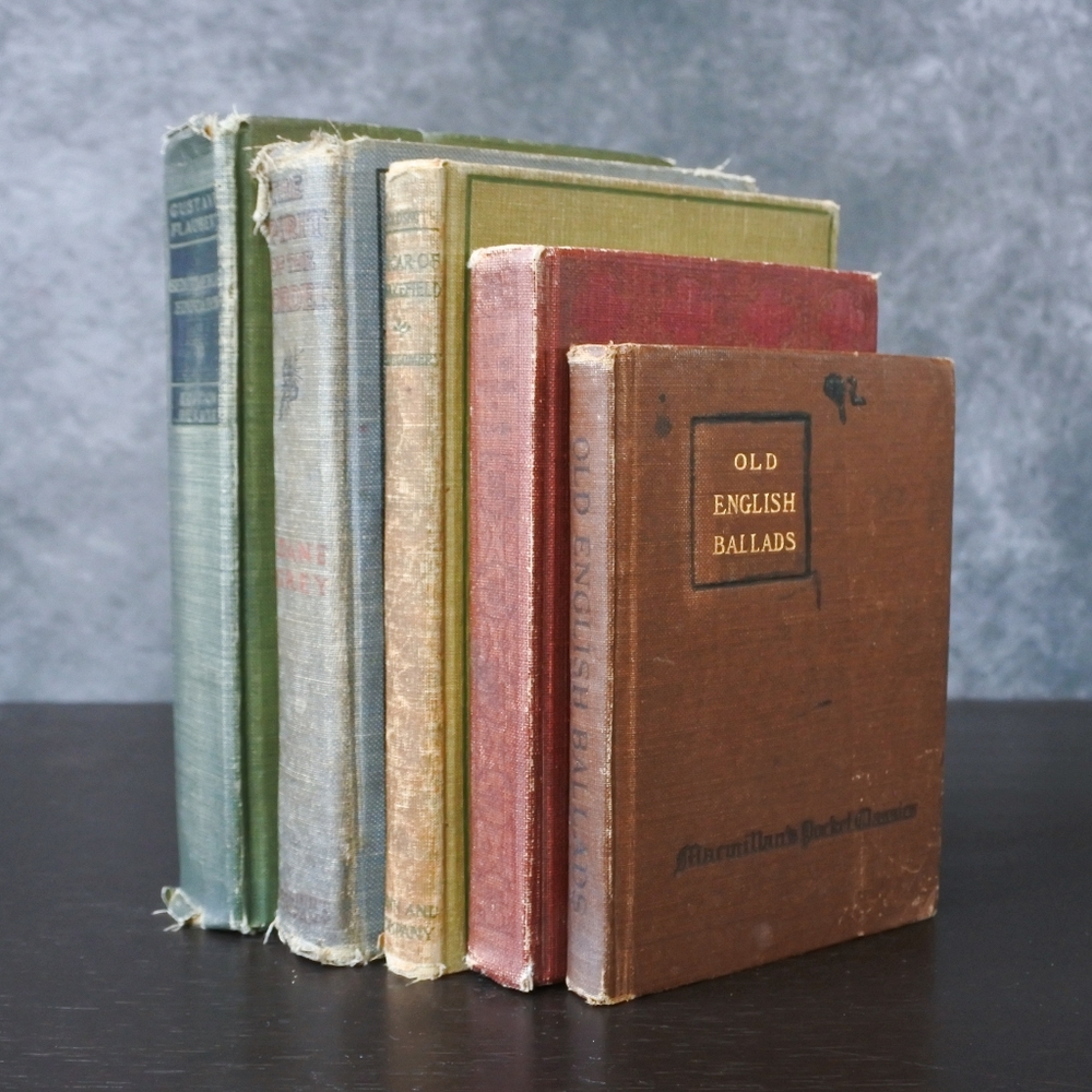 Antique Shabby Hardcover Old Book Stack Decor Set